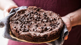 Universaliame COBB inde keptas šokoladinis pyragas (brownie)